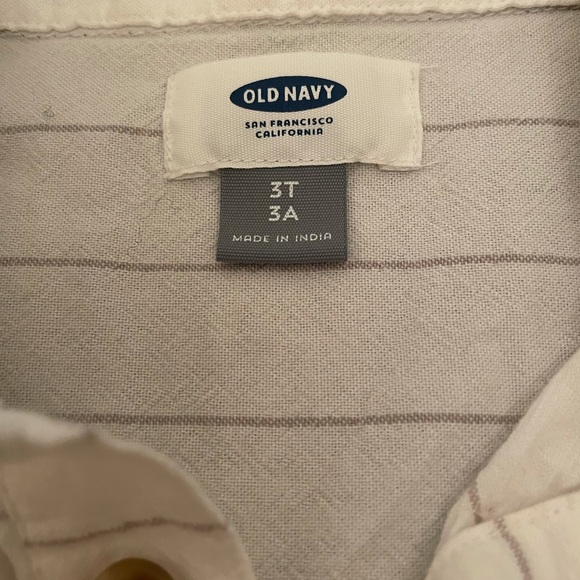 🎉 3 for $30🎉 Old Navy 2 ss button shirts, 3T, one denim (OLCC) - Picture 3 of 8